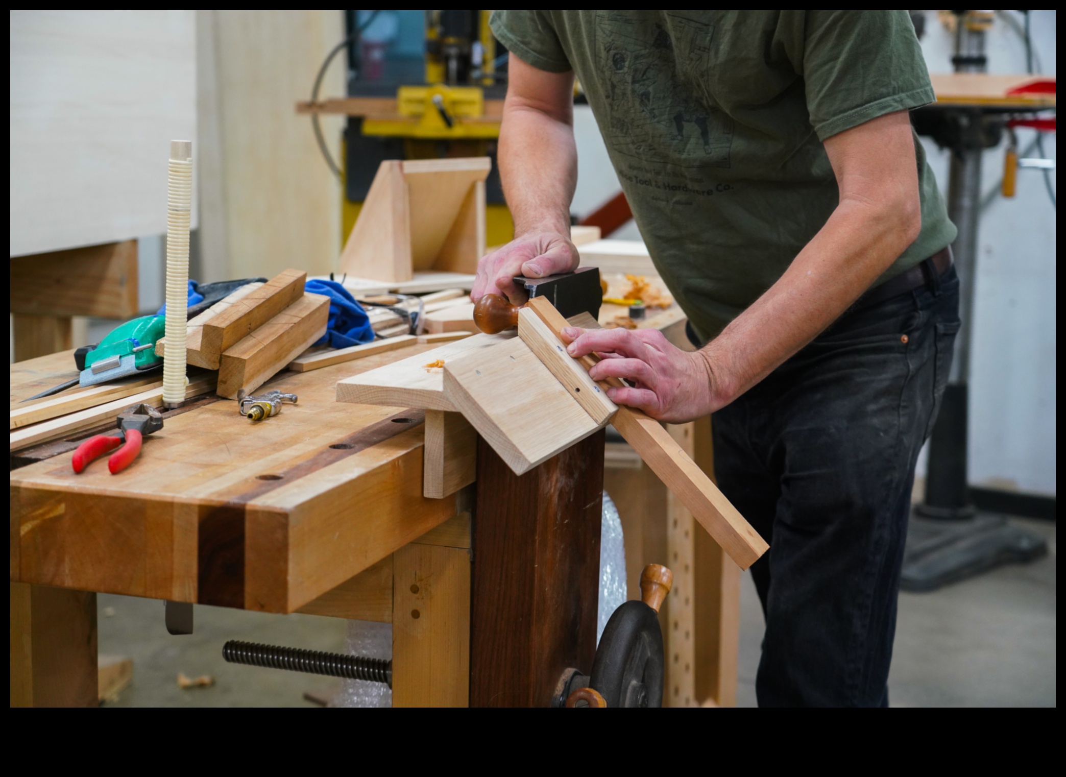 Kokapstrāde 101: būtiski paņēmieni amatniecībai ar koku