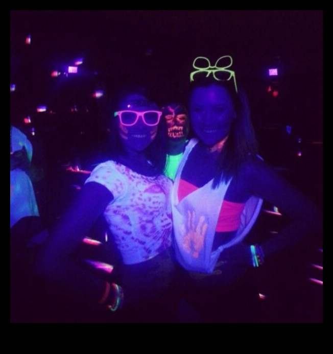 Glow Up mērķi: stilīgi ballīšu tērpi starojošām naktīm