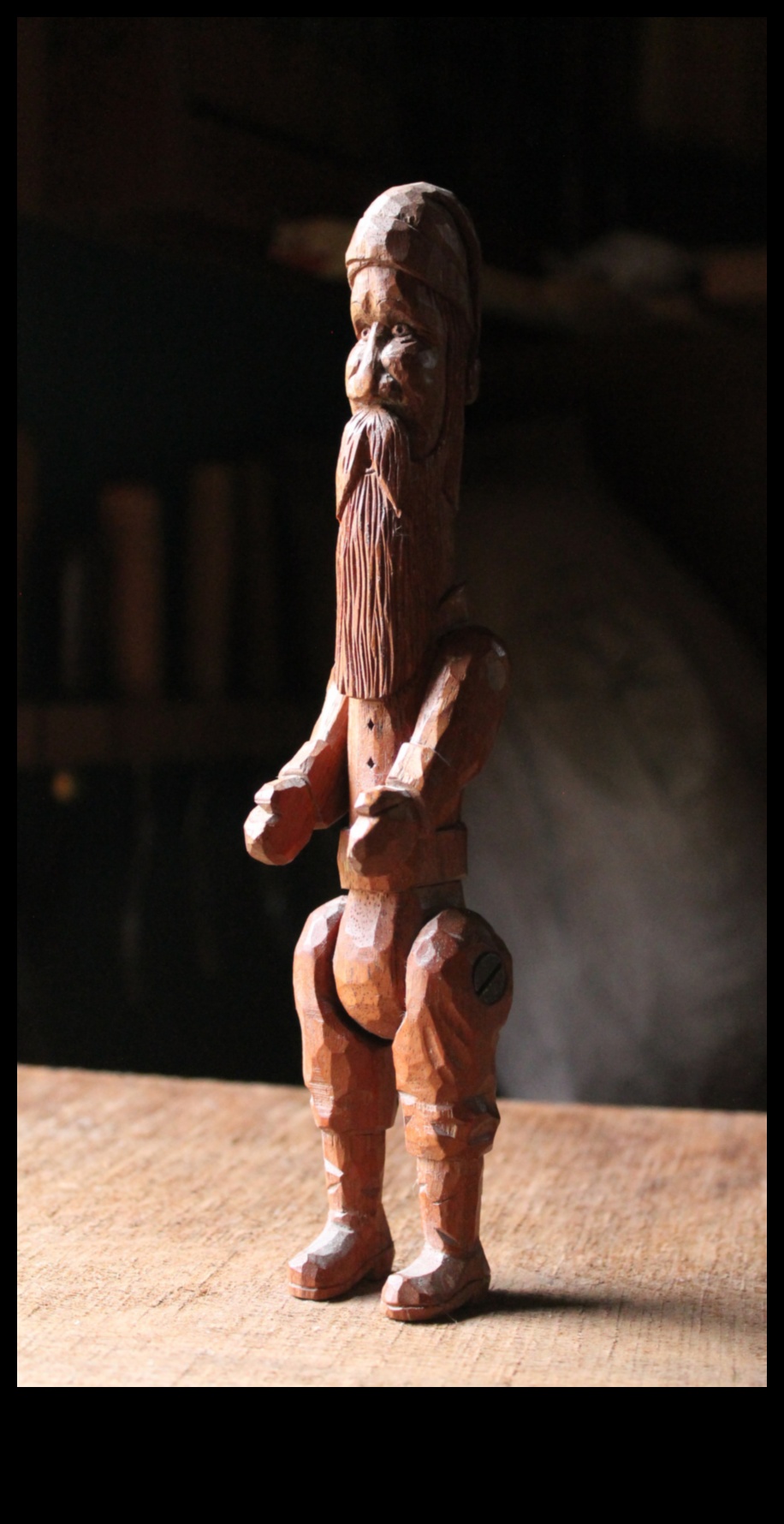 Izgrebšana: koka rotaļlietu izgatavošana rotaļīgiem priekiem