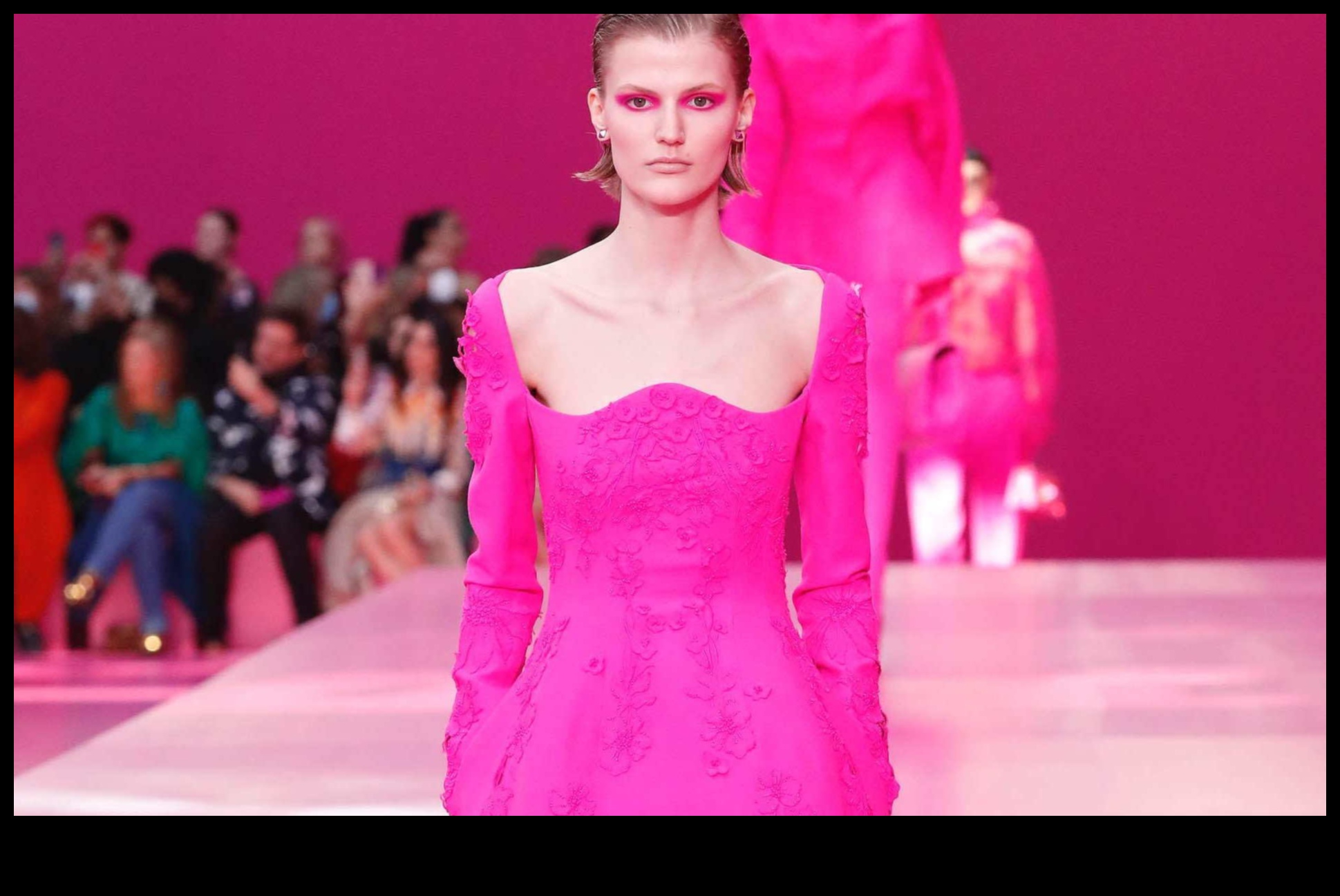 Skrejceļa starojums: Krāsu simfonija modernā harmonijā