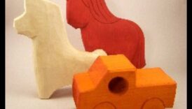 Izgrebšana: koka rotaļlietu izgatavošana rotaļīgiem priekiem